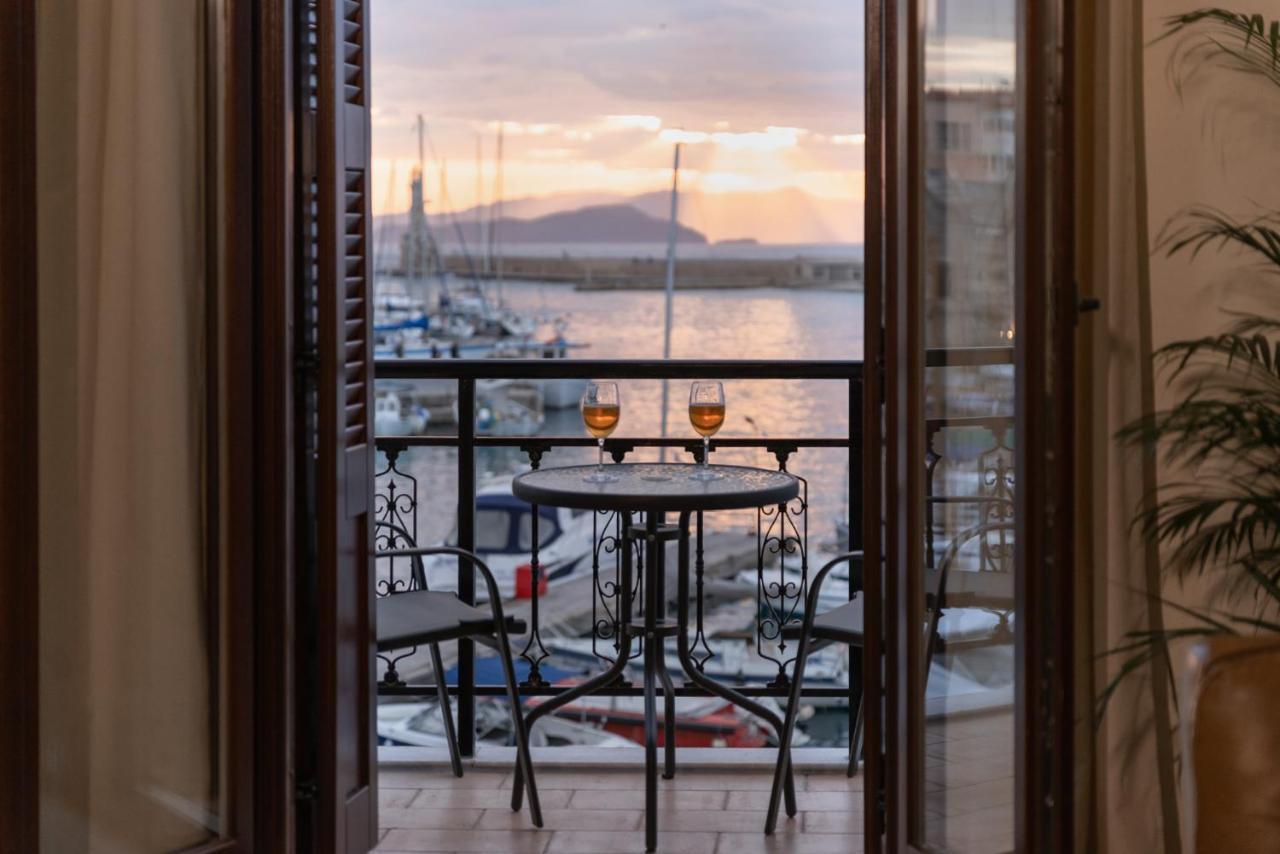 Destino Home Overlooking The Venetian Port Of Chania Chania  Exterior foto