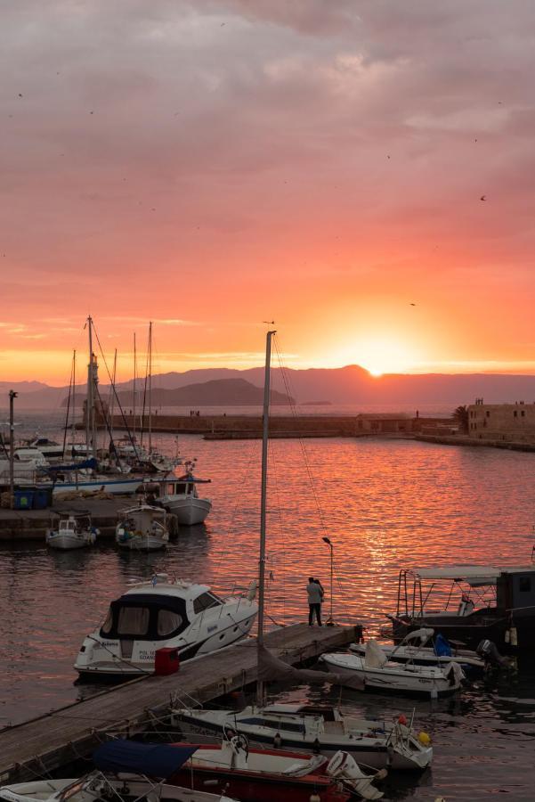 Destino Home Overlooking The Venetian Port Of Chania Chania  Exterior foto